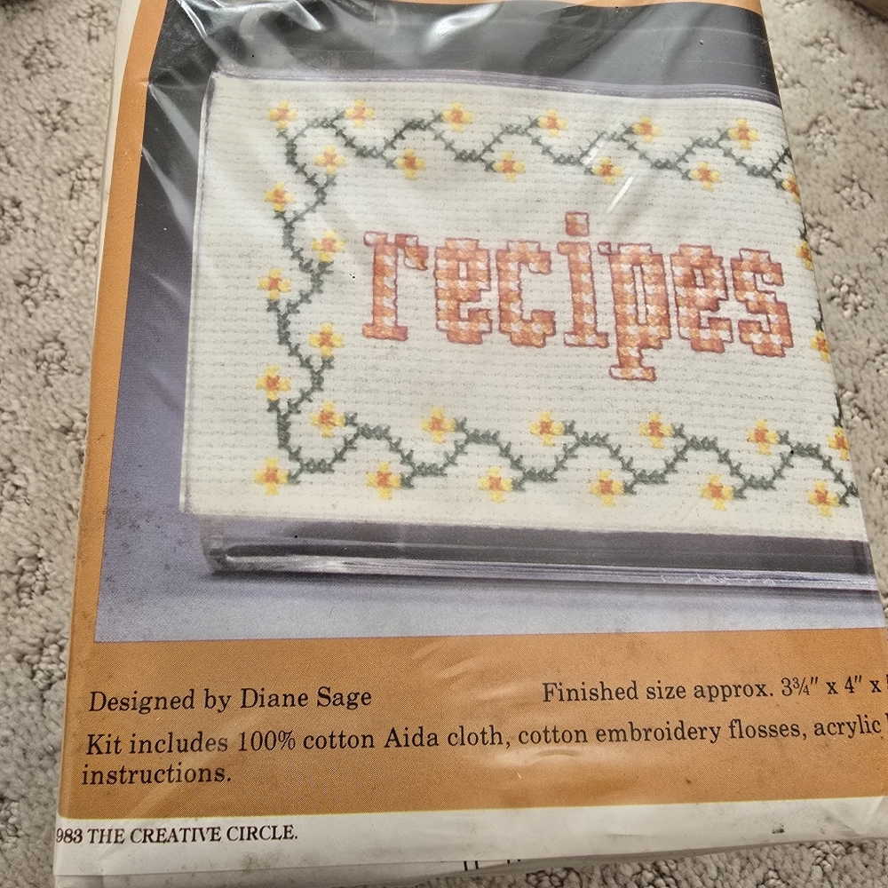 New Sealed 1983 The Creative Circle Diana Sage Kit 1932 Recipe Box Cross Stitch - Picture 3 of 5